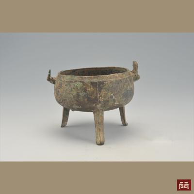 The bronze tripod with double ears